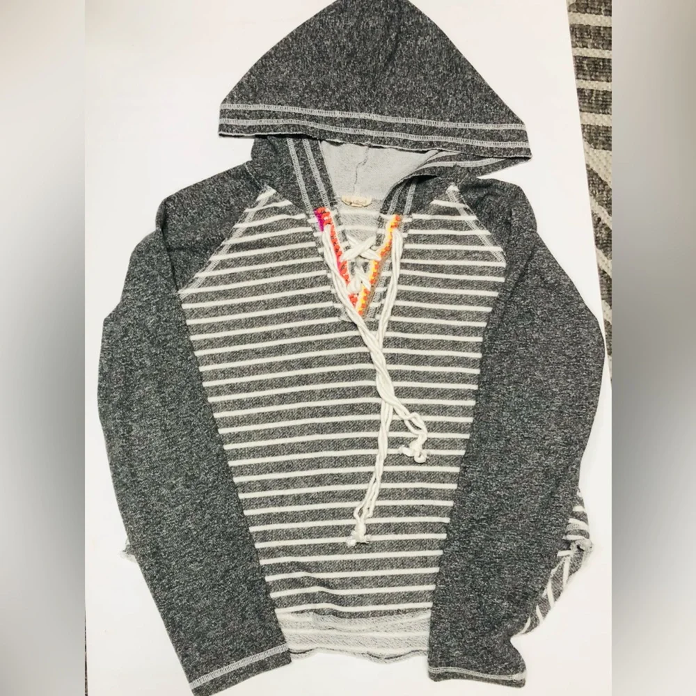 Hem & thread pre-loved hoodie - Picture 3 of 4